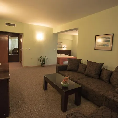 מלון Divesta - Self Check In וארנה