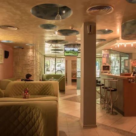 Divesta - Self Check In מלון וארנה